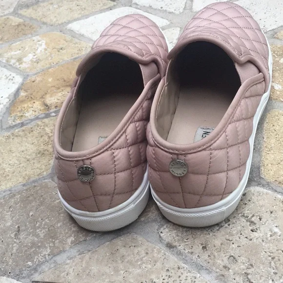 Steve Madden 7.5 rose sneakers good condition but used. - Picture 5 of 8